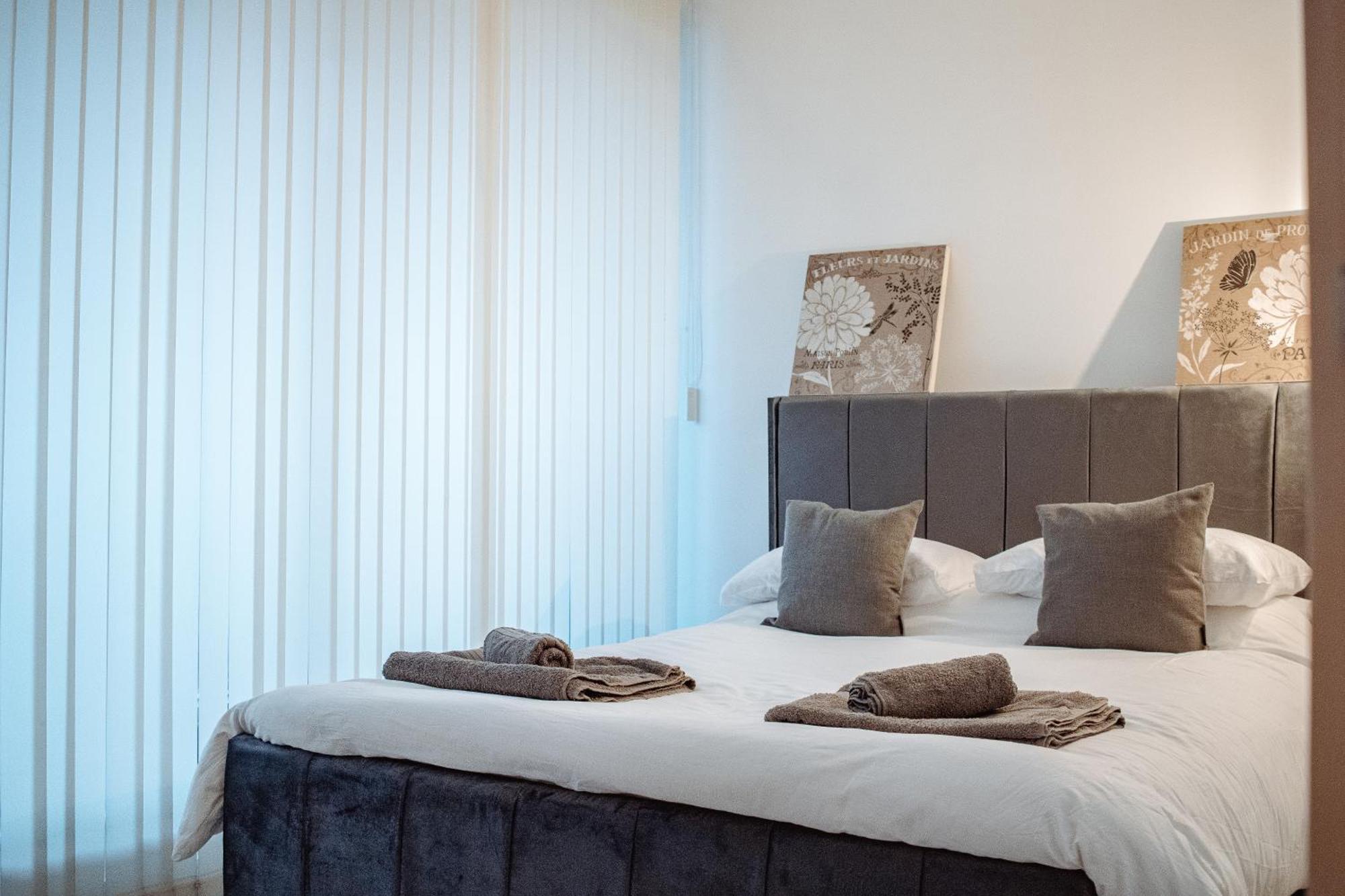 Central & Spacious, Sleeps 8, Perfect For Groups Leeds  Exterior foto